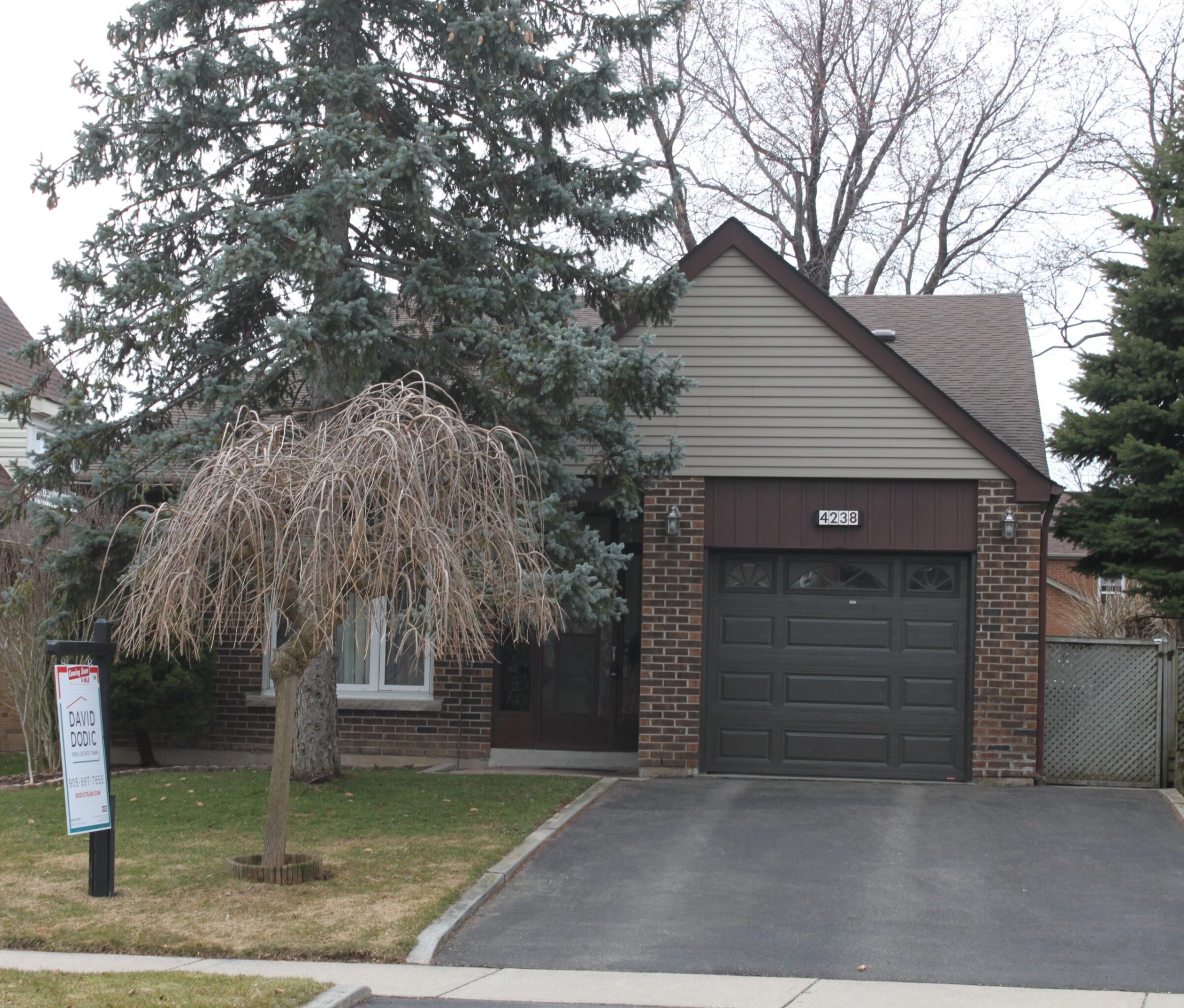 4238 Treetop Cres