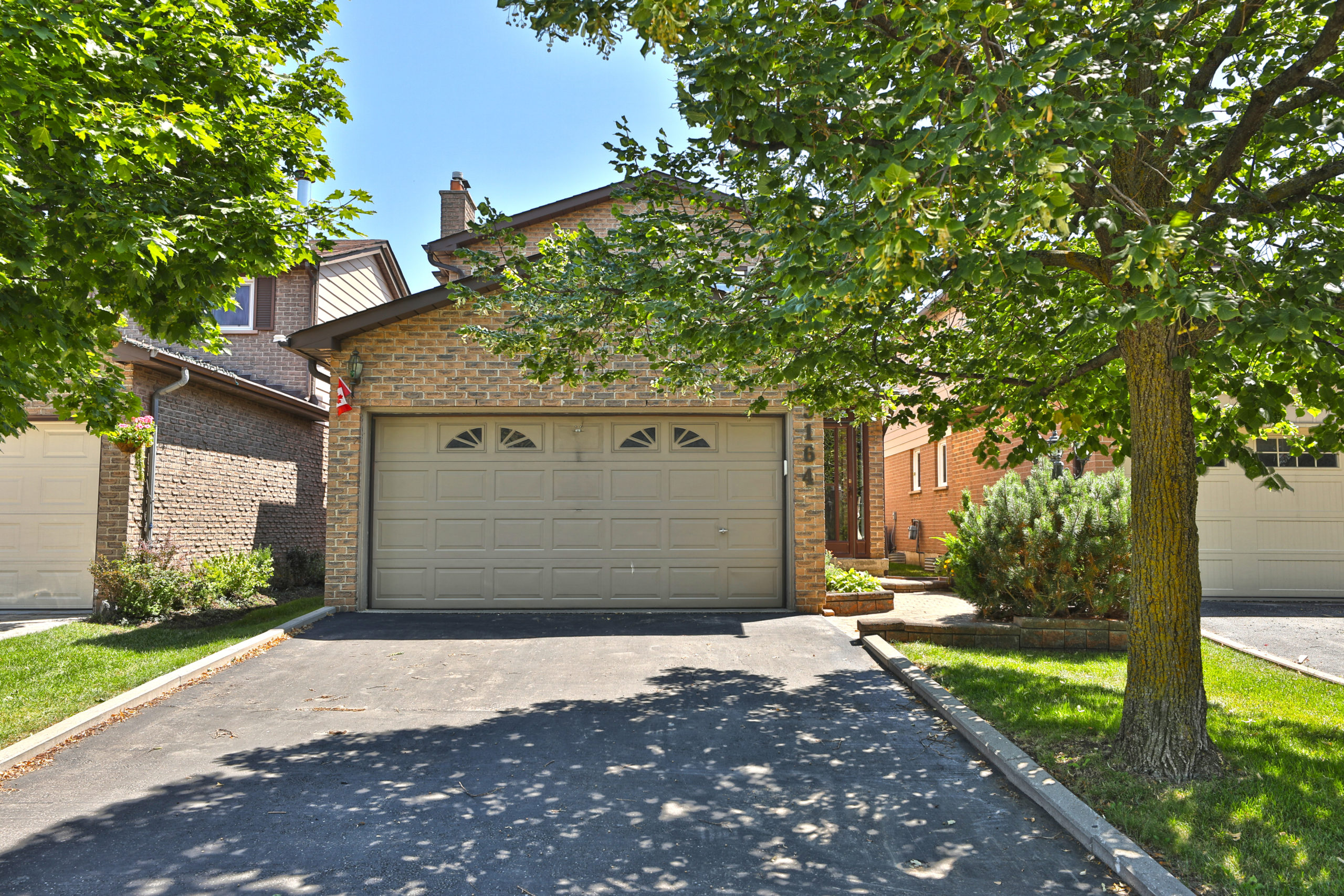 3164 Harris Crescent