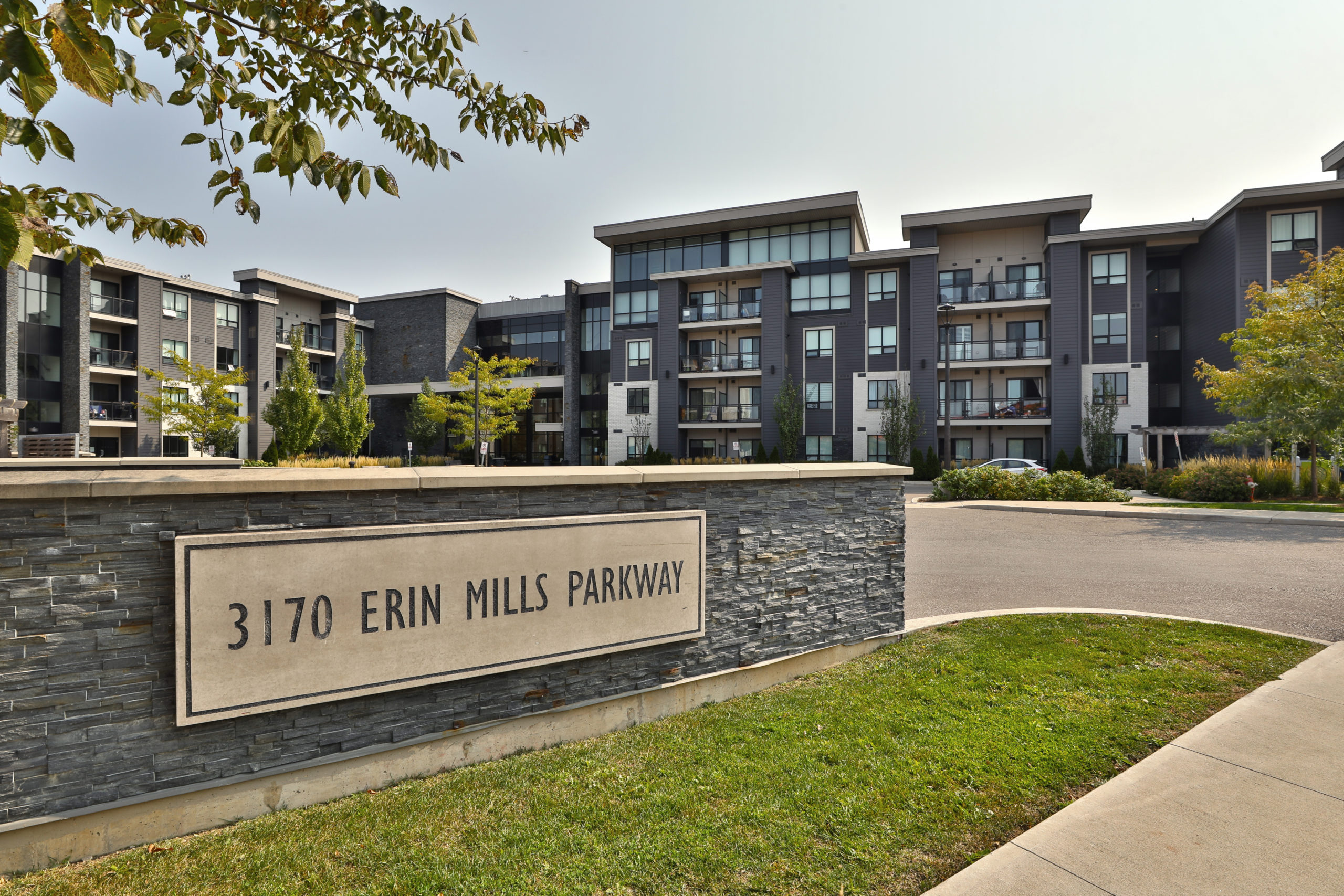 3170 Erin Mills Pkwy 106