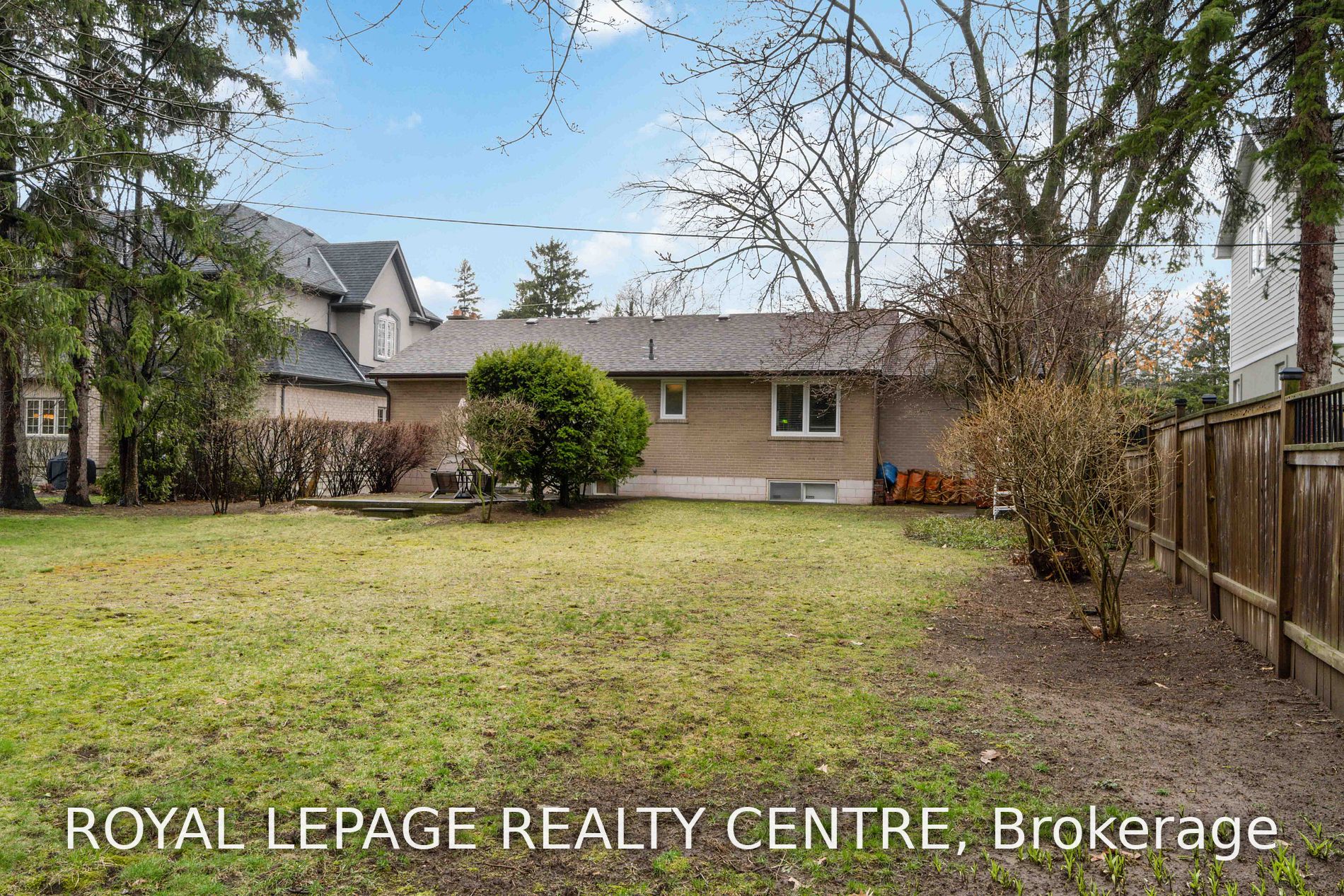 425 Maple Grove Dr